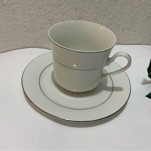Royal Majestic platIna  Cup and Saucer replacement 8446 white B7